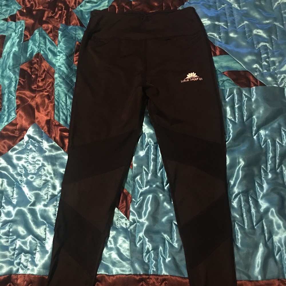 Black Lotus Leggings size Medium